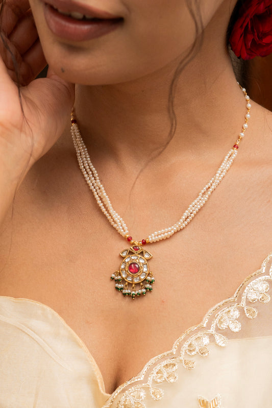 Neer Silver Pendant Necklace