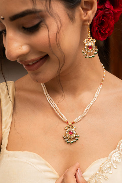 Neer Silver Pendant Necklace